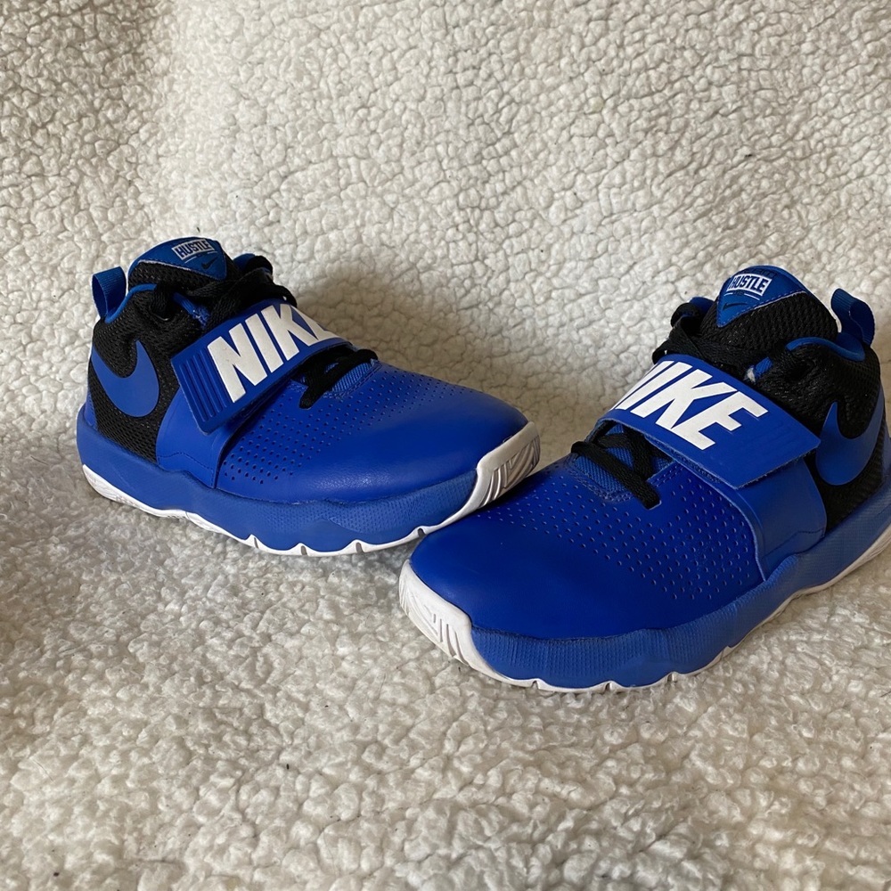 Nike Hustle D8